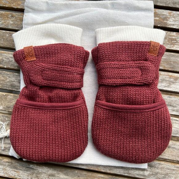 NEW Goumi Kids Cocoa Knit Baby Mitts 0-3 mo Organic Cotton Red Fall Gloves - Picture 1 of 3